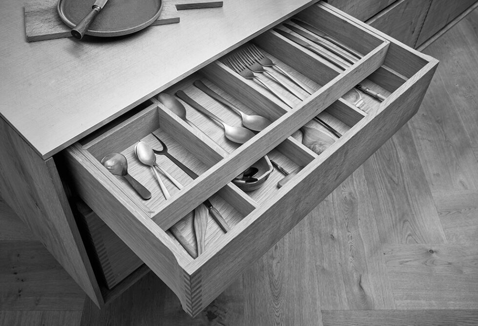 Garde-Hvalsoe-cutlery-trays-and-drawers-Photo-by-Morten-Soeby-2-SH-WEB-1-aspect-ratio-979-668