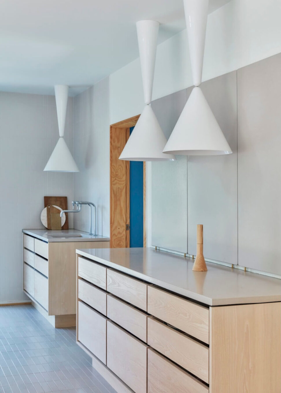 GH-h2710-–-Minimal-Ash-–-Photo-Birgitta-Wolfgang-11-e1755698109807-1-aspect-ratio-970-1358