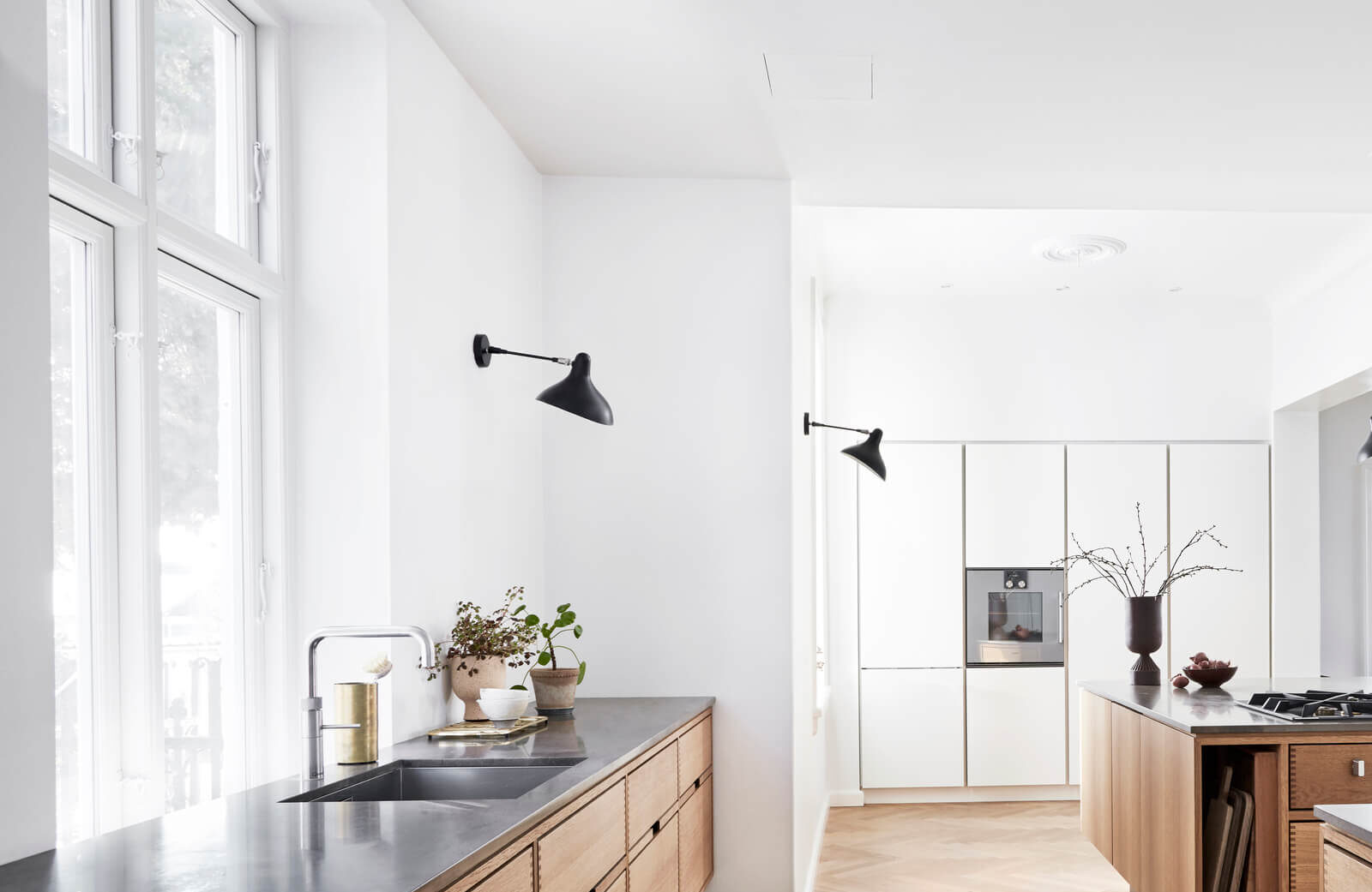 Garde-Hvalsoe-Kitchen-Model-Hoelgaard-Oak-Charlottenlund-Photo├©Stine-Christiansen-4-2-1-aspect-ratio-1600-1041