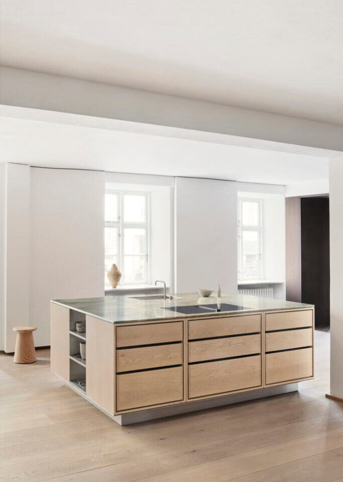 Garde-Hvalsoe-Kitchen-model-Lykke-Beech-wood-Photo-Maja-Karen-Hansen-1-1-683x1024-1-aspect-ratio-695-975