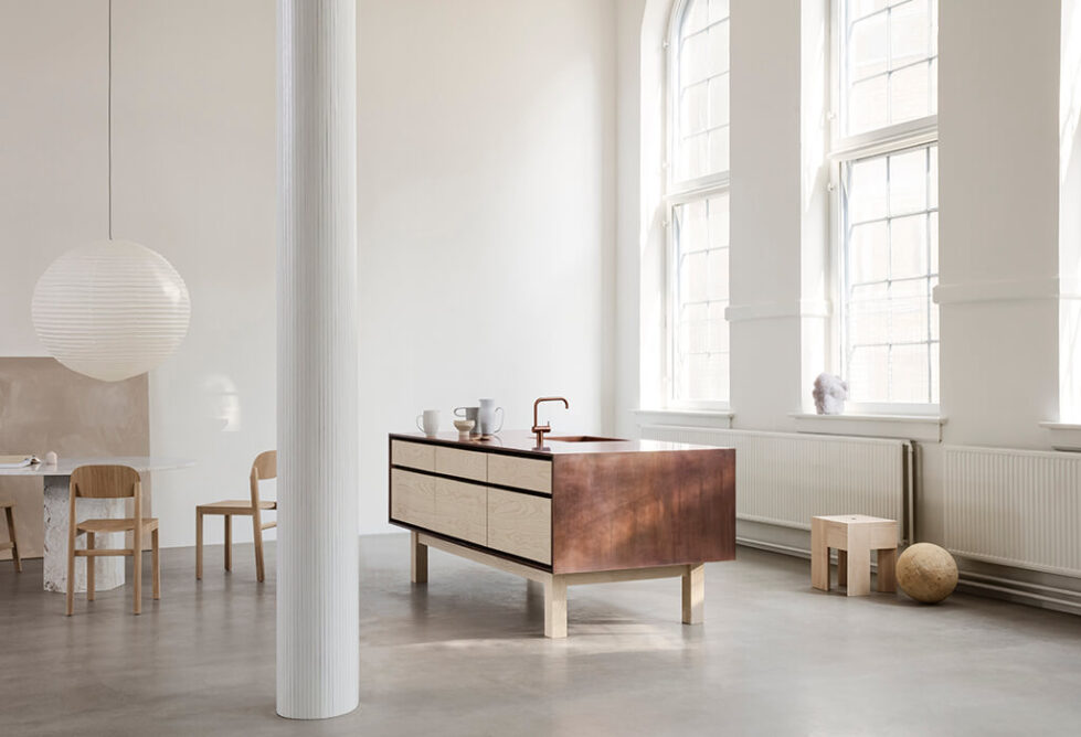 Garde-Hvalsoe-Model-Framed-Ash-Photo-Heidi-Lerkenfeldt-WEB-9-1-aspect-ratio-979-668