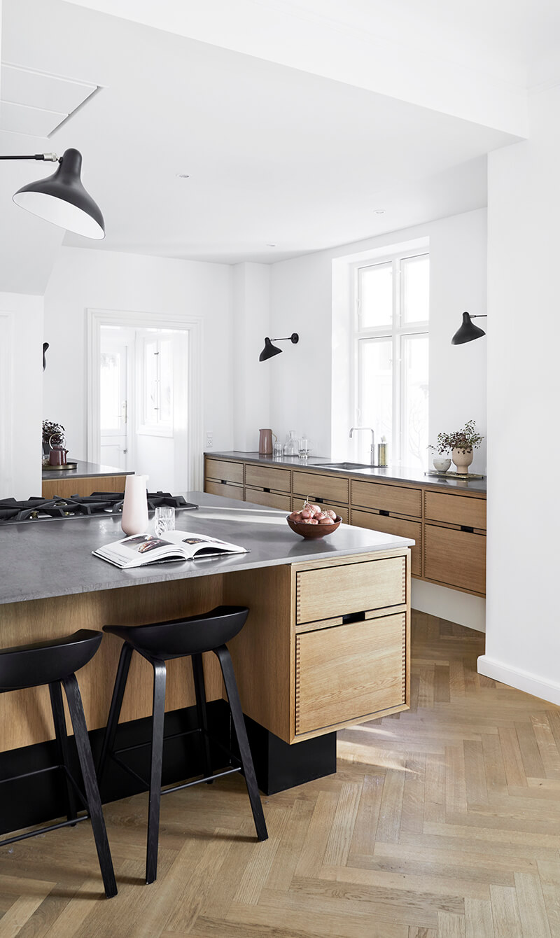 Garde-Hvalsoe-Model-Hoelgaard-Oak-Tall-Ceilling-WEB-2 (1)