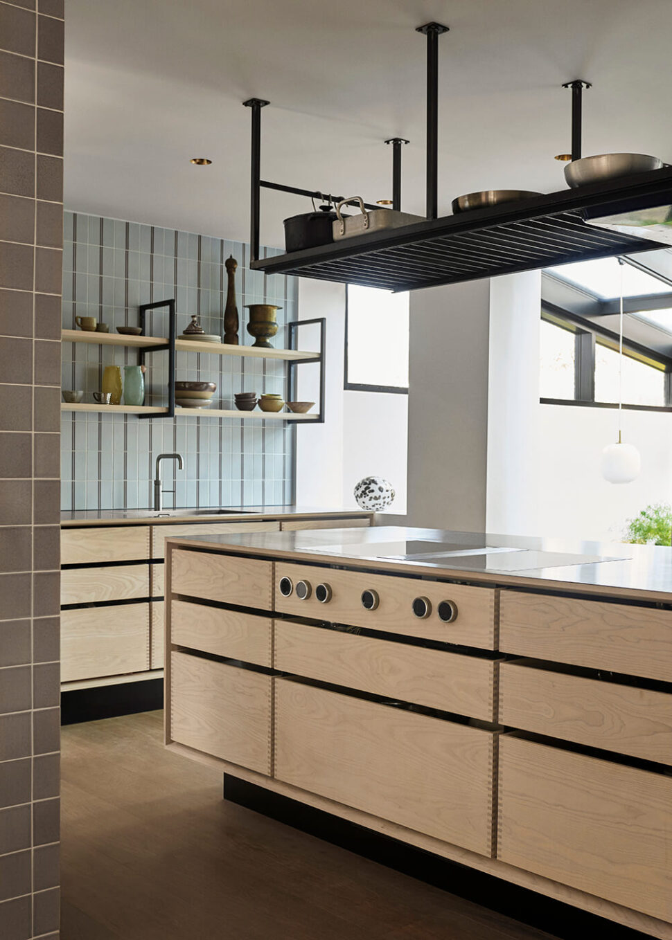 Garde-Hvalsoe-Oesterbro-Townhouse-Minimal-Kitchen-Ash-wood-and-stainless-steel-6-WEB-2-1-aspect-ratio-970-1358