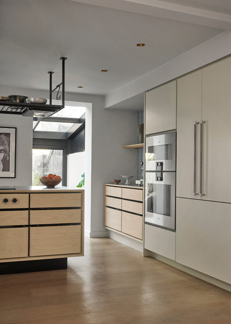 Garde-Hvalsoe-Oesterbro-Townhouse-Minimal-Kitchen-Ash-wood-and-stainless-steel-WEB-5-1-aspect-ratio-793-1111