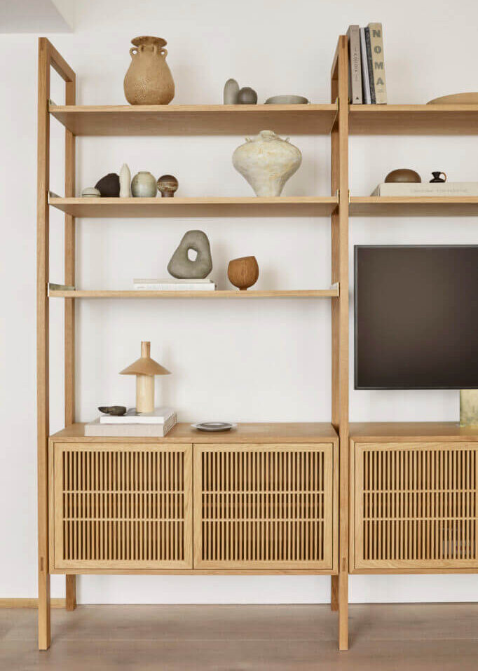 Garde-Hvalsoe-Pilaster-system-Oak-wood-Photo-Maja-Karen-Hansen-2-1-682x1024-1-aspect-ratio-695-975