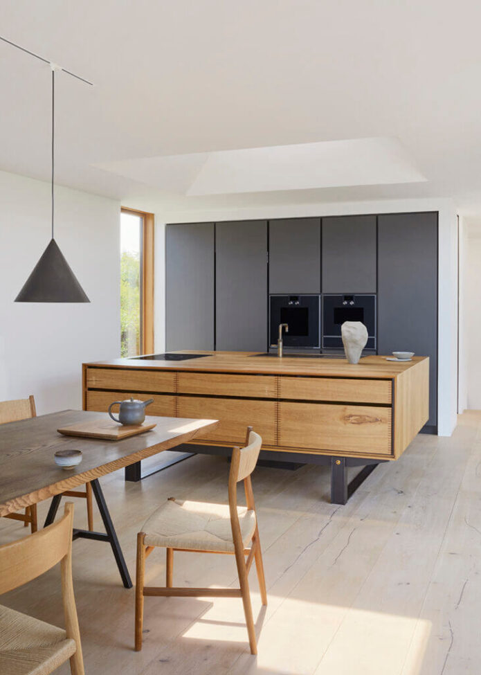 Garde-Hvalsoe-Solid-Tisvilde-4-Photo-Maja-Karen-Hansen-WEB-731x1024-1-aspect-ratio-695-975