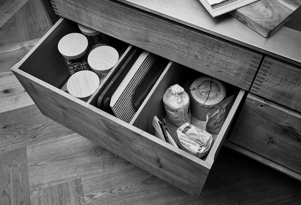 Garde-Hvalsoe-cutlery-trays-and-drawers-Photo-by-Morten-Soeby-11-SH-WEB-aspect-ratio-979-668