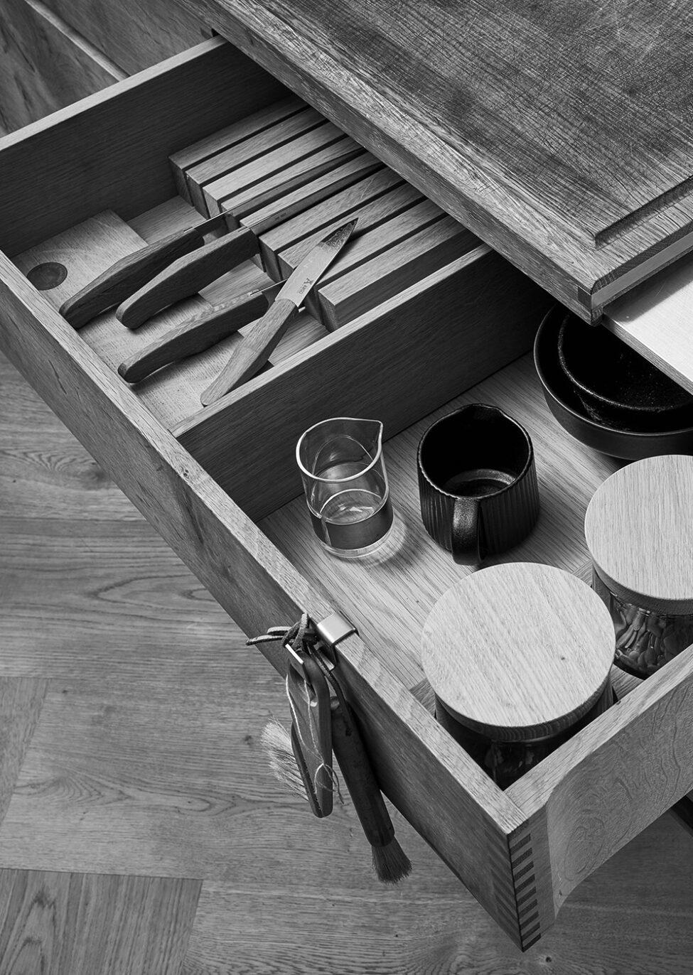Garde-Hvalsoe-cutlery-trays-and-drawers-Photo-by-Morten-Soeby-5-SH-WEB-aspect-ratio-975-1372