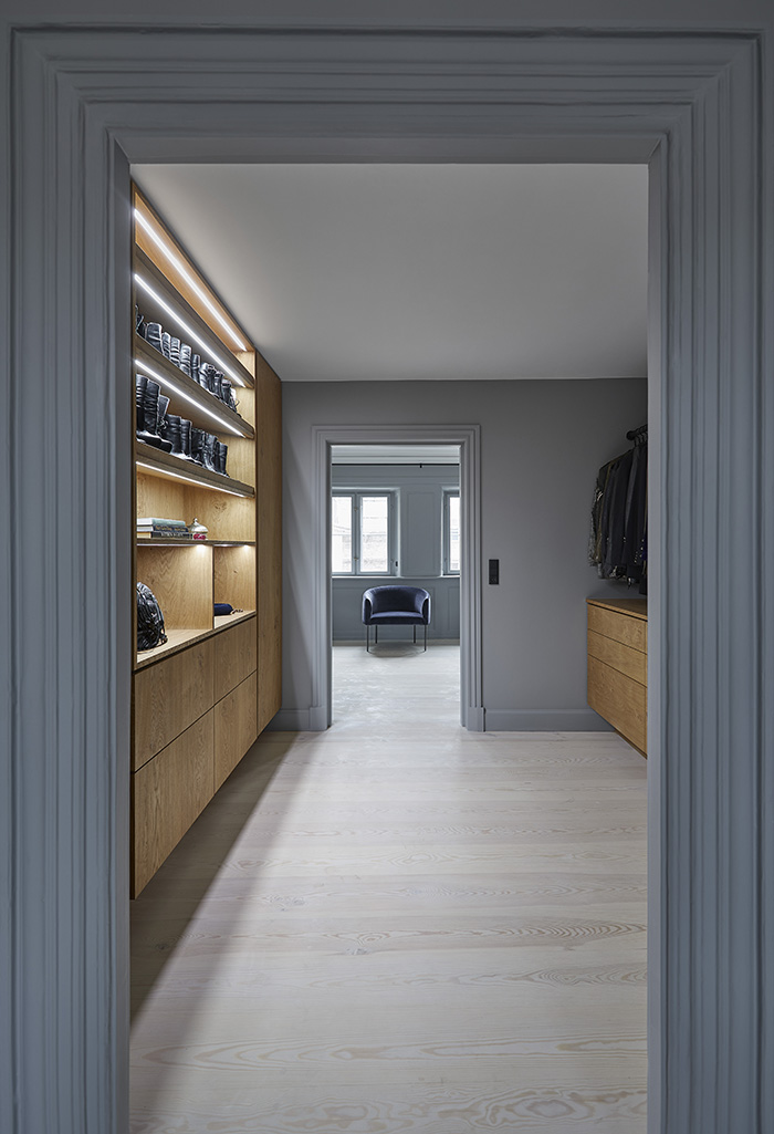 Garde-Hvalsoe-model-Dinesen-walkin-closet-2