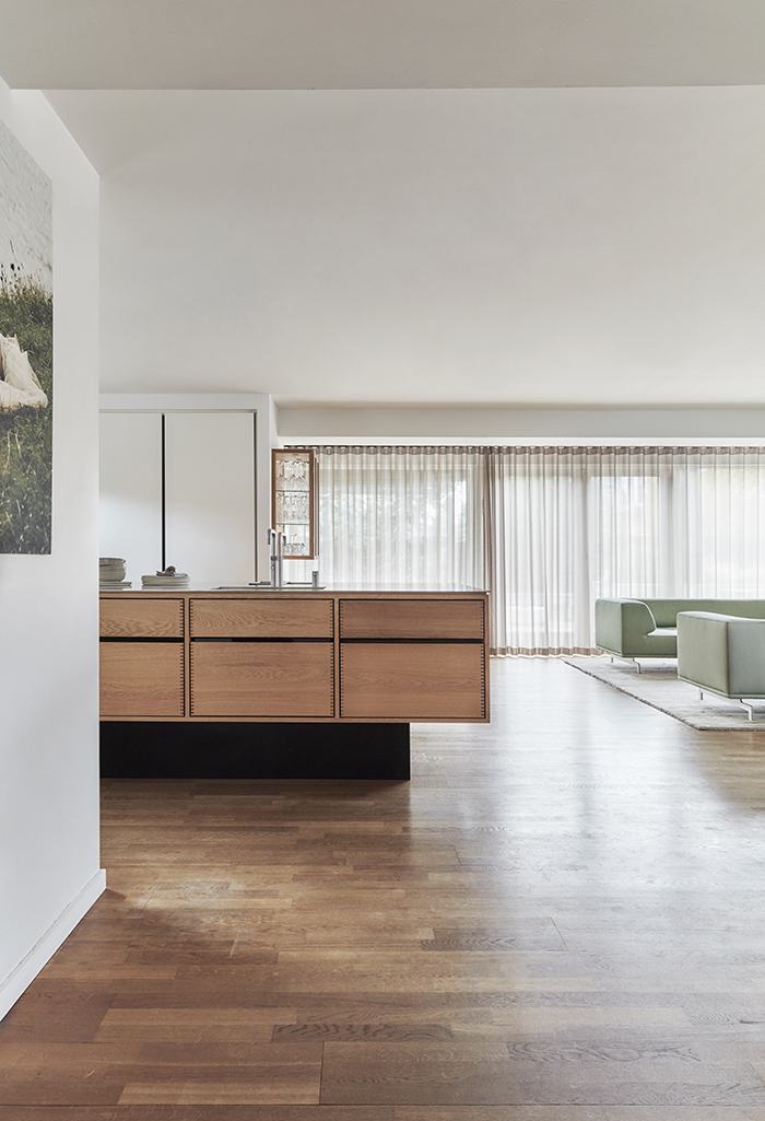 Garde-Hvalsoe-model-Kabinet-Oak-Soeren-L-Aagaard-Kitchen-Photo-Birgitta-W.-Bjoernvad-3