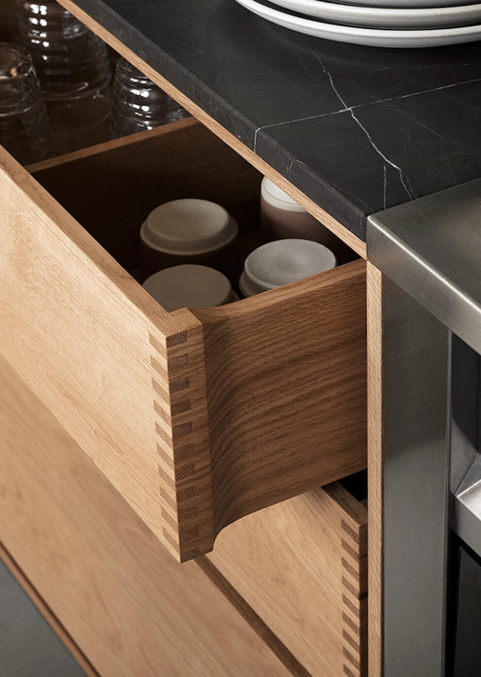 Garde-Hvalsoe-model-Lykke-oak-steel-Pietra-grey-Kitchen-WEB-2-1-aspect-ratio-975-1372