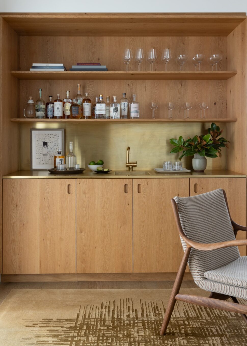 Garde-Hvalsoe-Quin_Jackson_Bar-Photo-Lisa-Romerein-aspect-ratio-970-1358