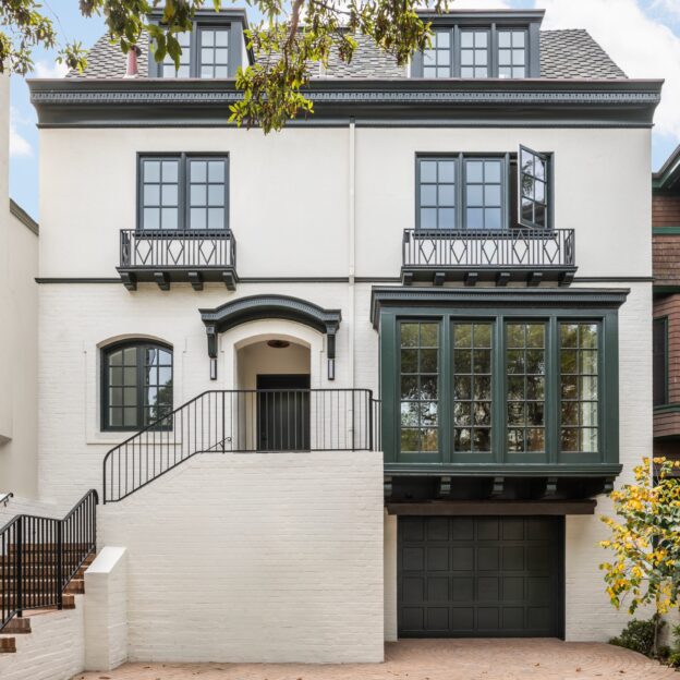 Garde-Hvalsoe-Quin_Jackson_FrontExterior-Photo-Lisa-Romerein-aspect-ratio-624-624