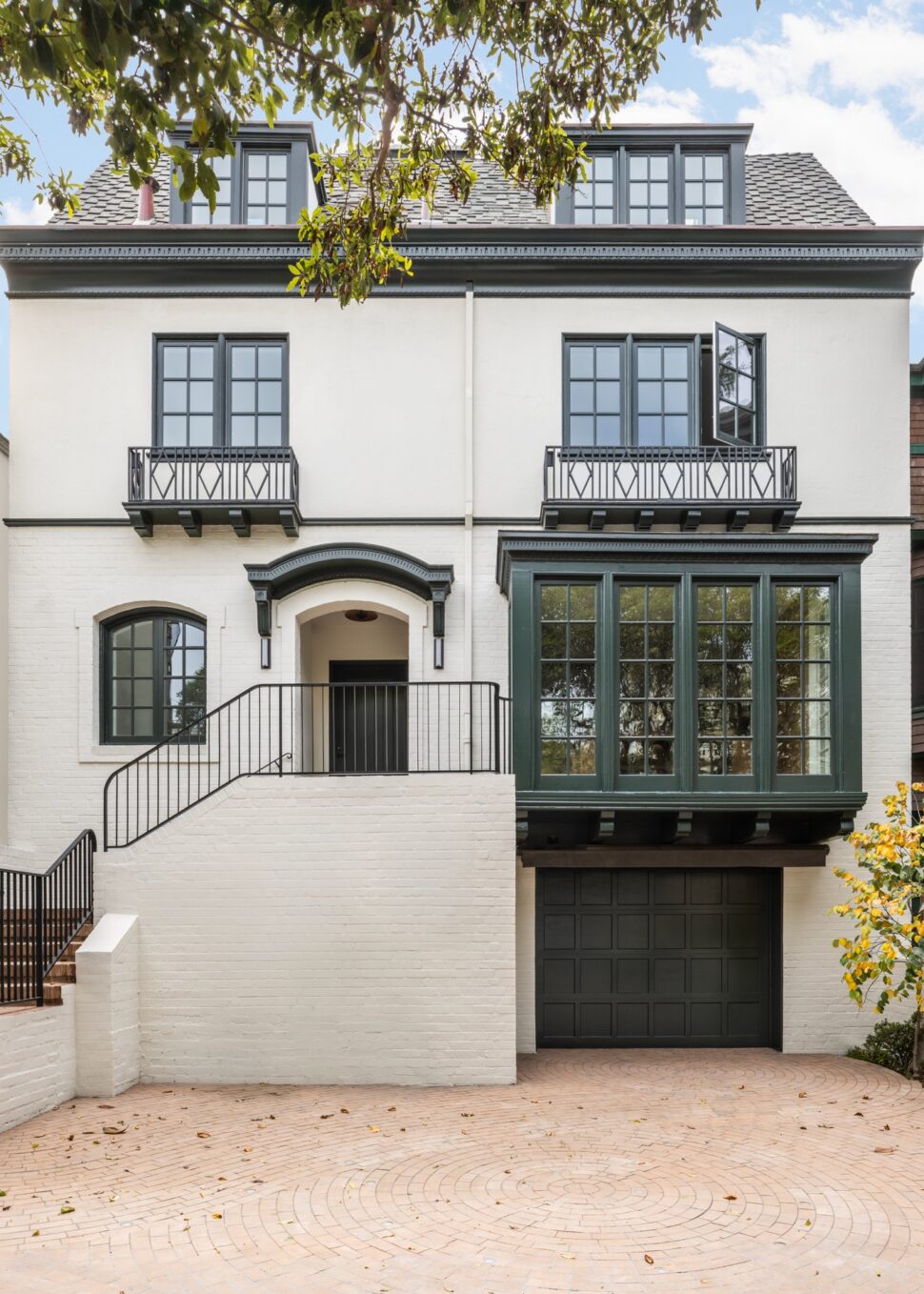 Garde-Hvalsoe-Quin_Jackson_FrontExterior-Photo-Lisa-Romerein-aspect-ratio-970-1358