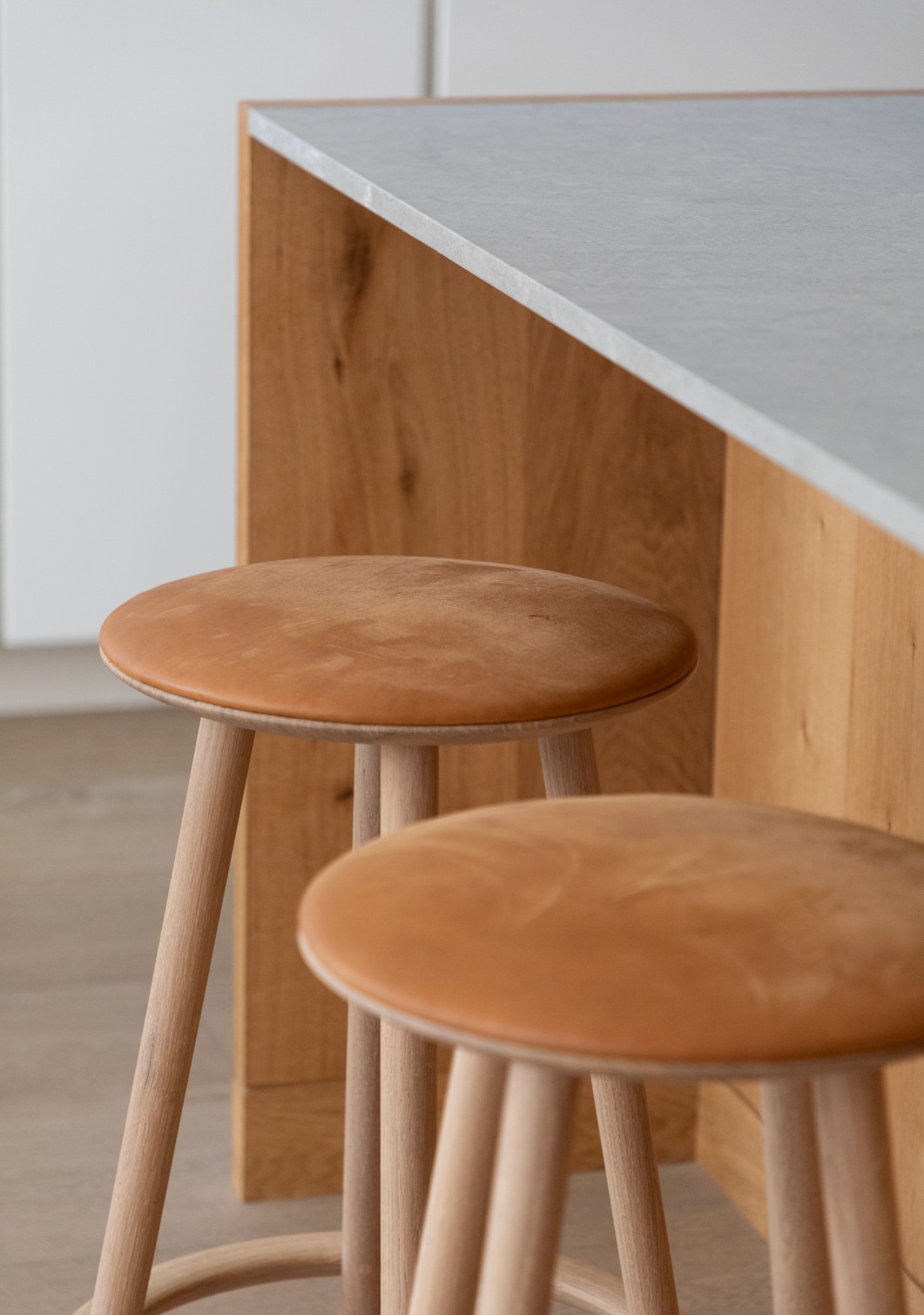 Garde Hvalsoe Quin_Jackson_KitchenSeatingDetail-Photo Lisa Romerein