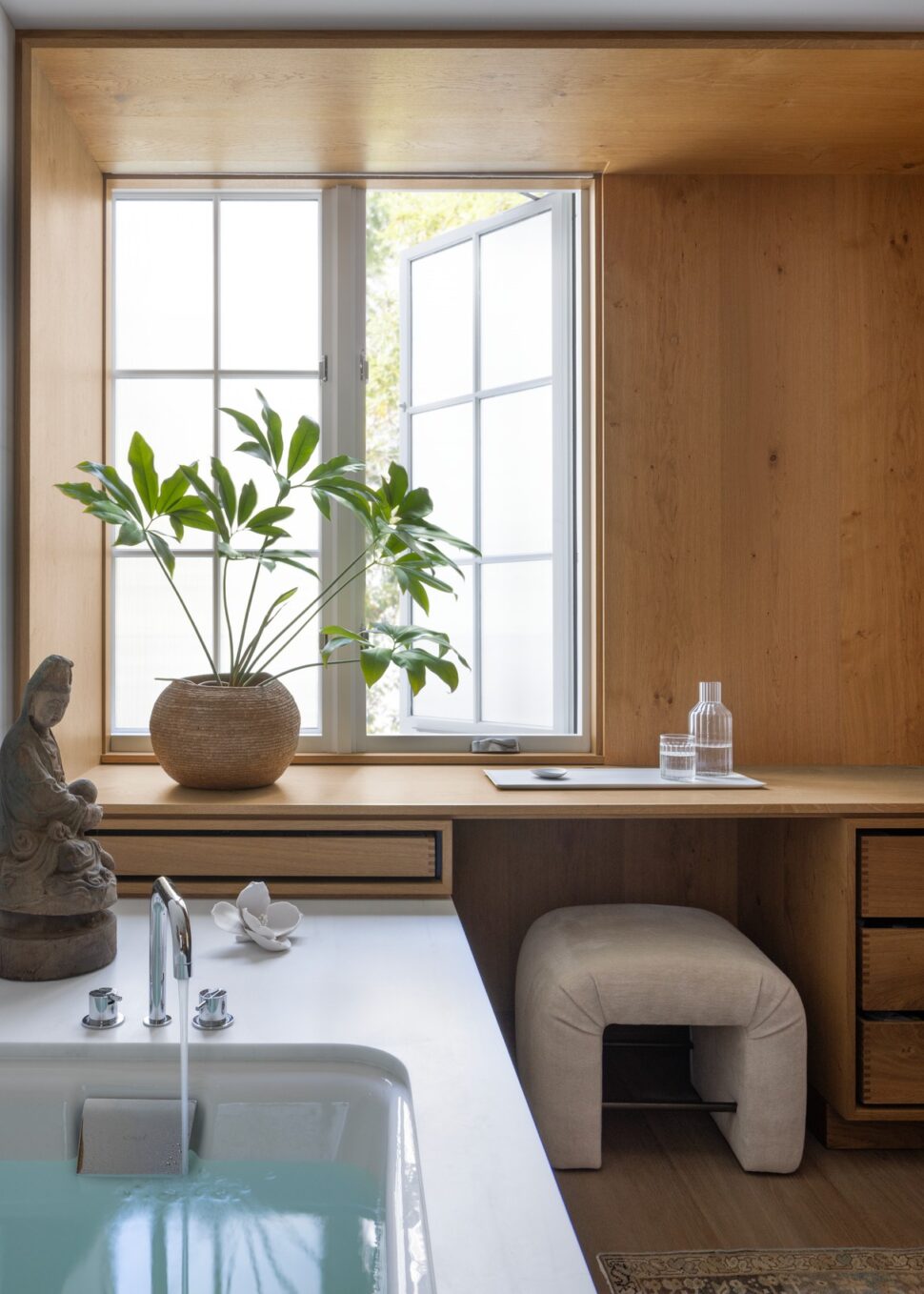 Garde-Hvalsoe-Quin_Jackson_PrimeBathroom_Photo-Lisa-Romerein-aspect-ratio-970-1358