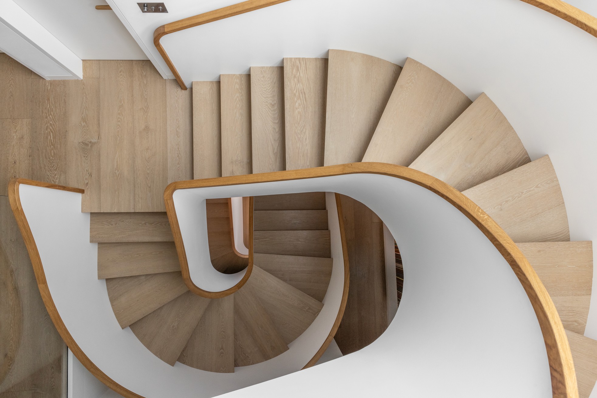 Garde Hvalsoe Quin_Jackson_StairwayOverview-Photo Lisa Romerein