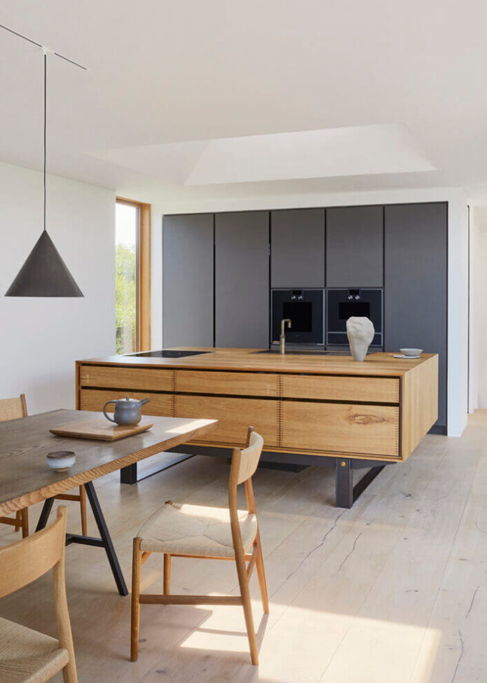 Garde-Hvalsoe-Solid-Tisvilde-4-Photo-Maja-Karen-Hansen-WEB-731x1024-1-aspect-ratio-695-975