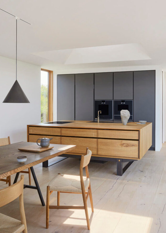 Garde-Hvalsoe-Solid-Tisvilde-4-Photo-Maja-Karen-Hansen-WEB-731x1024-1-aspect-ratio-695-975