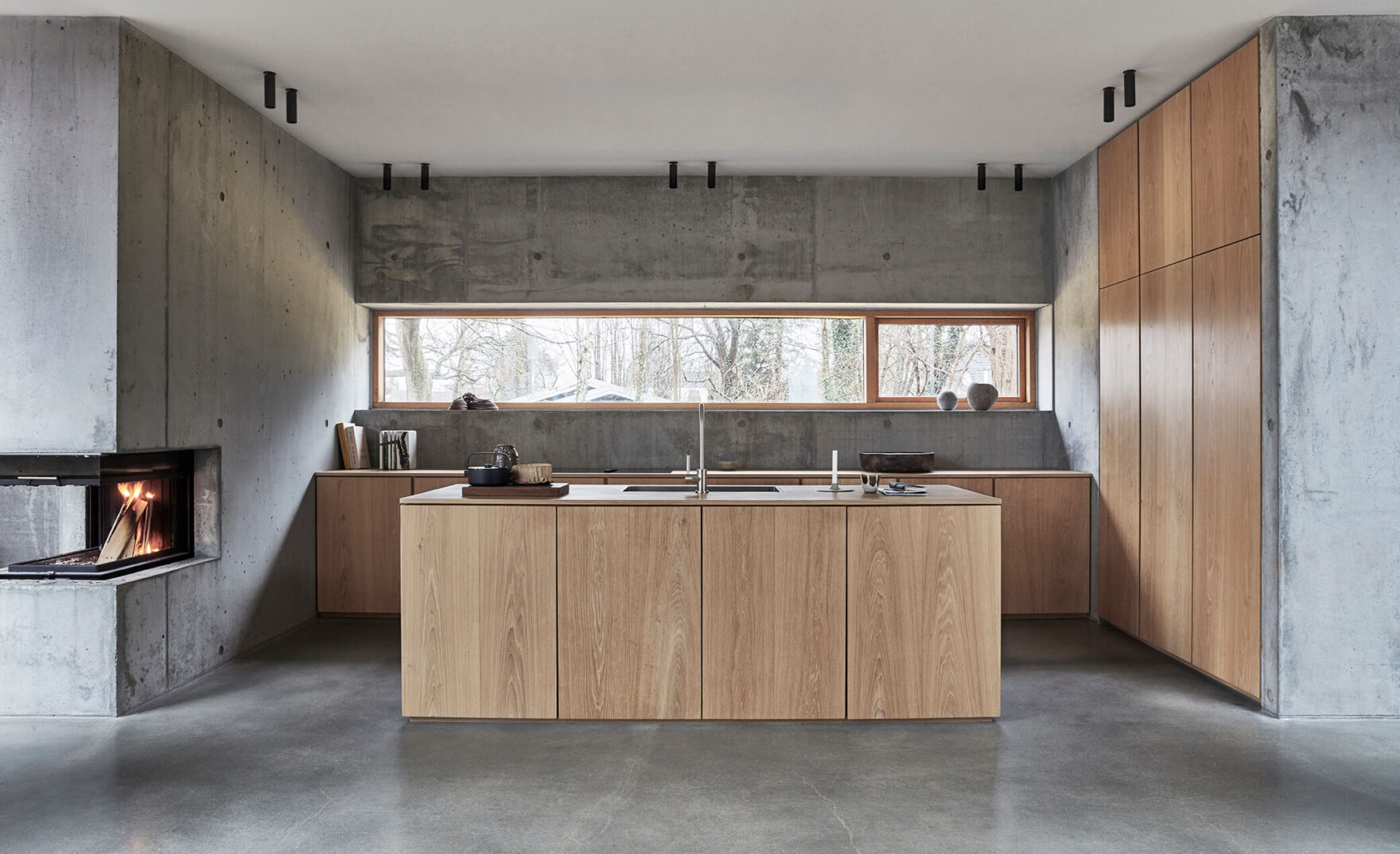 Garde-Hvalsoe-model-Layer-Dinesen-Layers-Oak-Photo-Birgitta-Wolfgang-72-dpi-1-1-aspect-ratio-1760-1074