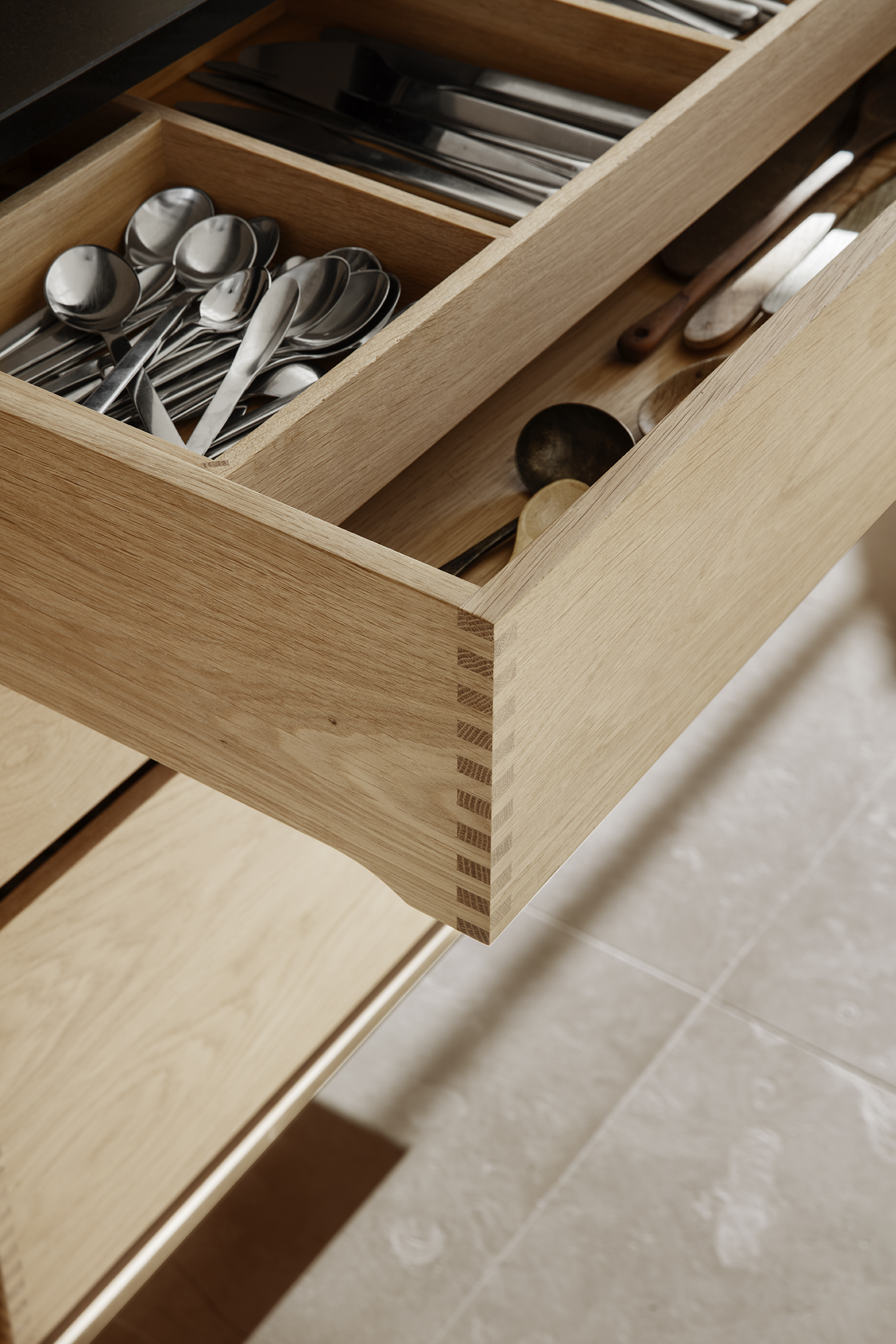 Yasmin Edgecombe – Koshi-do Minimal bespoke kitchen – Oak - Photo Heidi Lerkenfeldt - 25