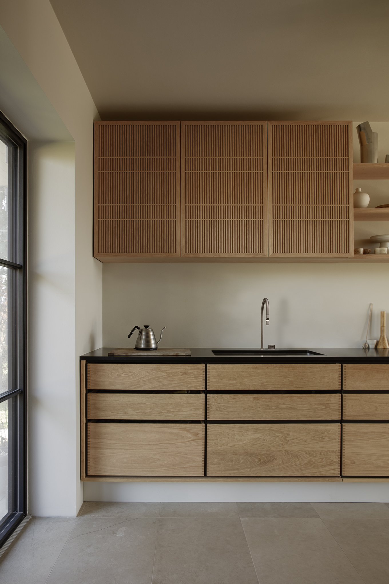 Yasmin Edgecombe – Koshi-do Minimal bespoke kitchen – Oak - Photo Heidi Lerkenfeldt - 4