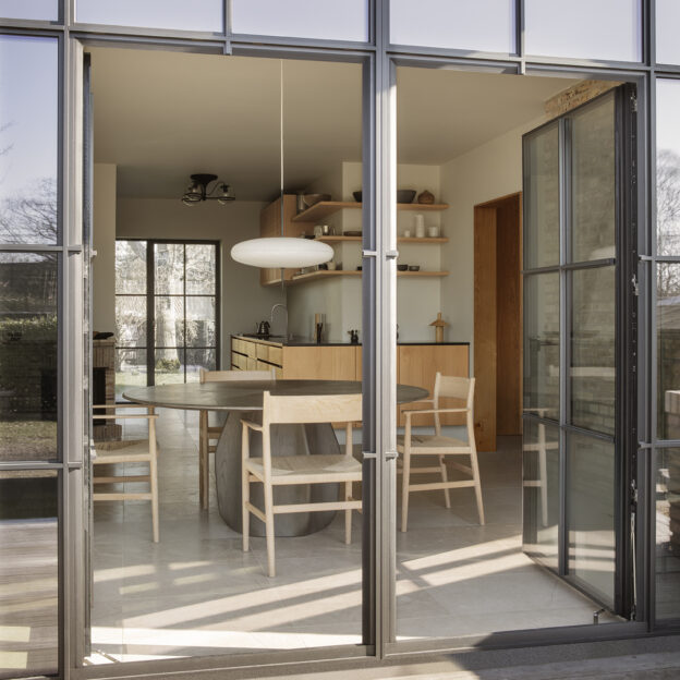 Yasmin-Edgecombe-–-Koshi-do-Minimal-bespoke-kitchen-–-Oak-Photo-Heidi-Lerkenfeldt-11-aspect-ratio-624-624