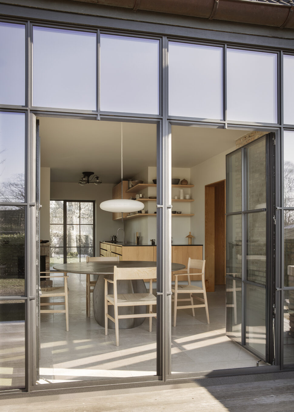 Yasmin-Edgecombe-–-Koshi-do-Minimal-bespoke-kitchen-–-Oak-Photo-Heidi-Lerkenfeldt-11-aspect-ratio-970-1358