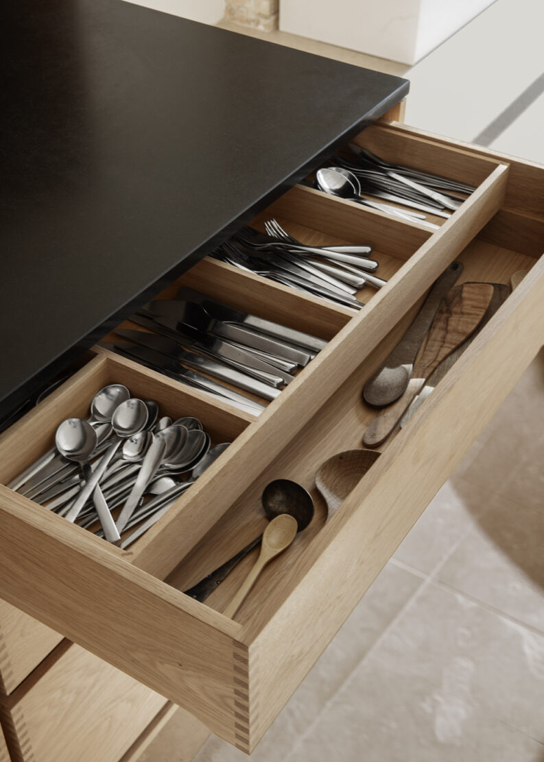 Yasmin-Edgecombe-–-Koshi-do-Minimal-bespoke-kitchen-–-Oak-Photo-Heidi-Lerkenfeldt-26-aspect-ratio-793-1111
